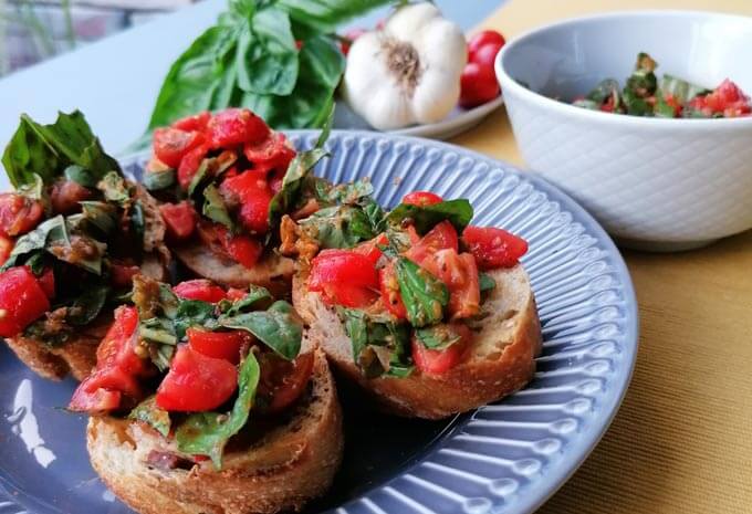 Paradicsomos bruschetta
