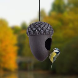 Műgyanta felakaszthat&oacute; makk alak&uacute; mad&aacute;rh&aacute;z, s&ouml;t&eacute;tsz&uuml;rke, 16 cm